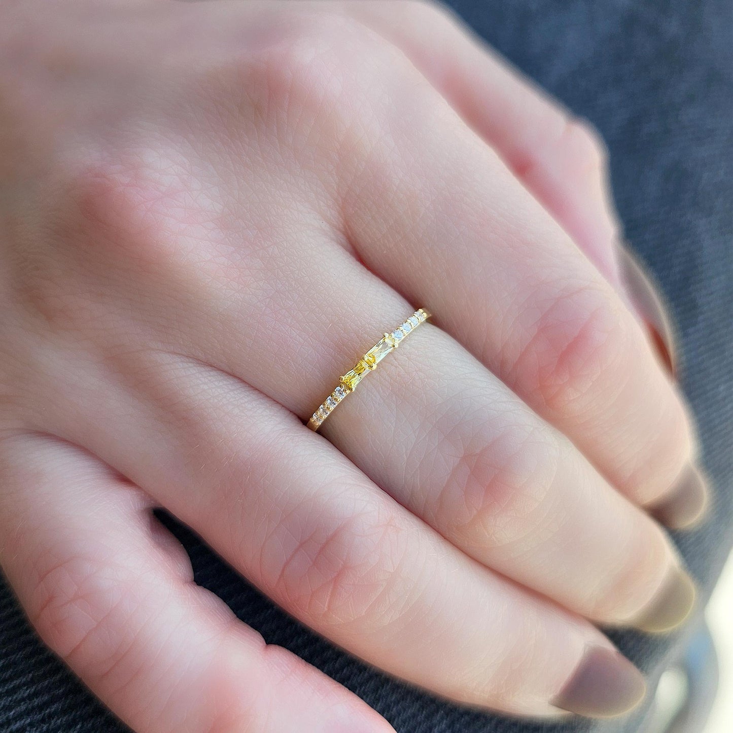 Anillo de oro de 18 quilates con citrino y circonitas talla baguette - 2S16CIT