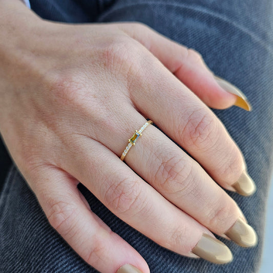 18K Gold Unique Peridot Baguette Cz Ring - 2S2PER