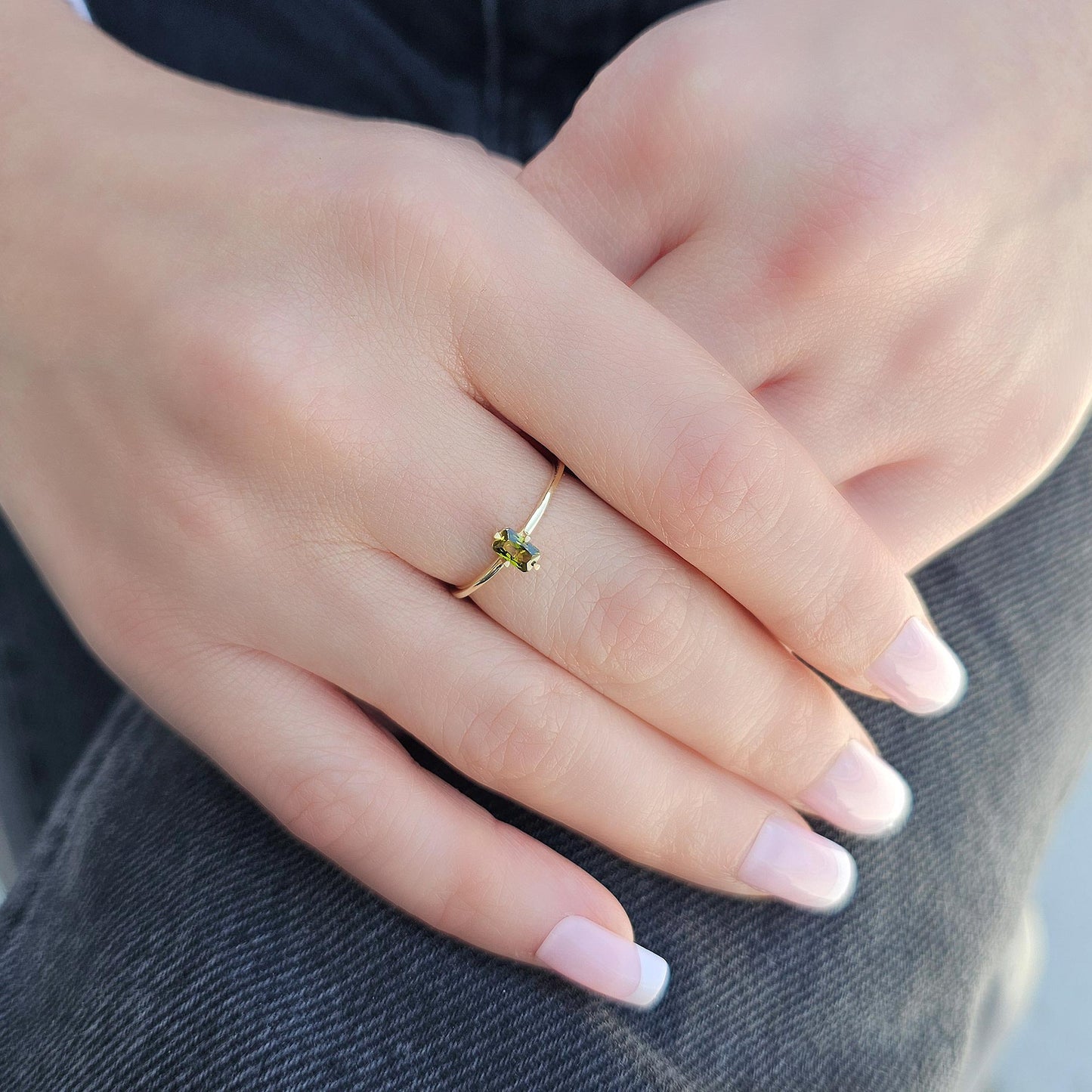 Anillo de peridoto baguette en oro de 18 quilates - 2S57PER