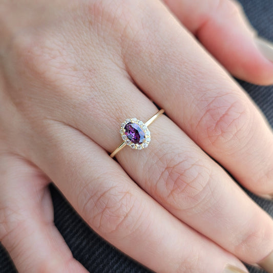 18K Gold Oval and Diamond Ring - 8S26AME