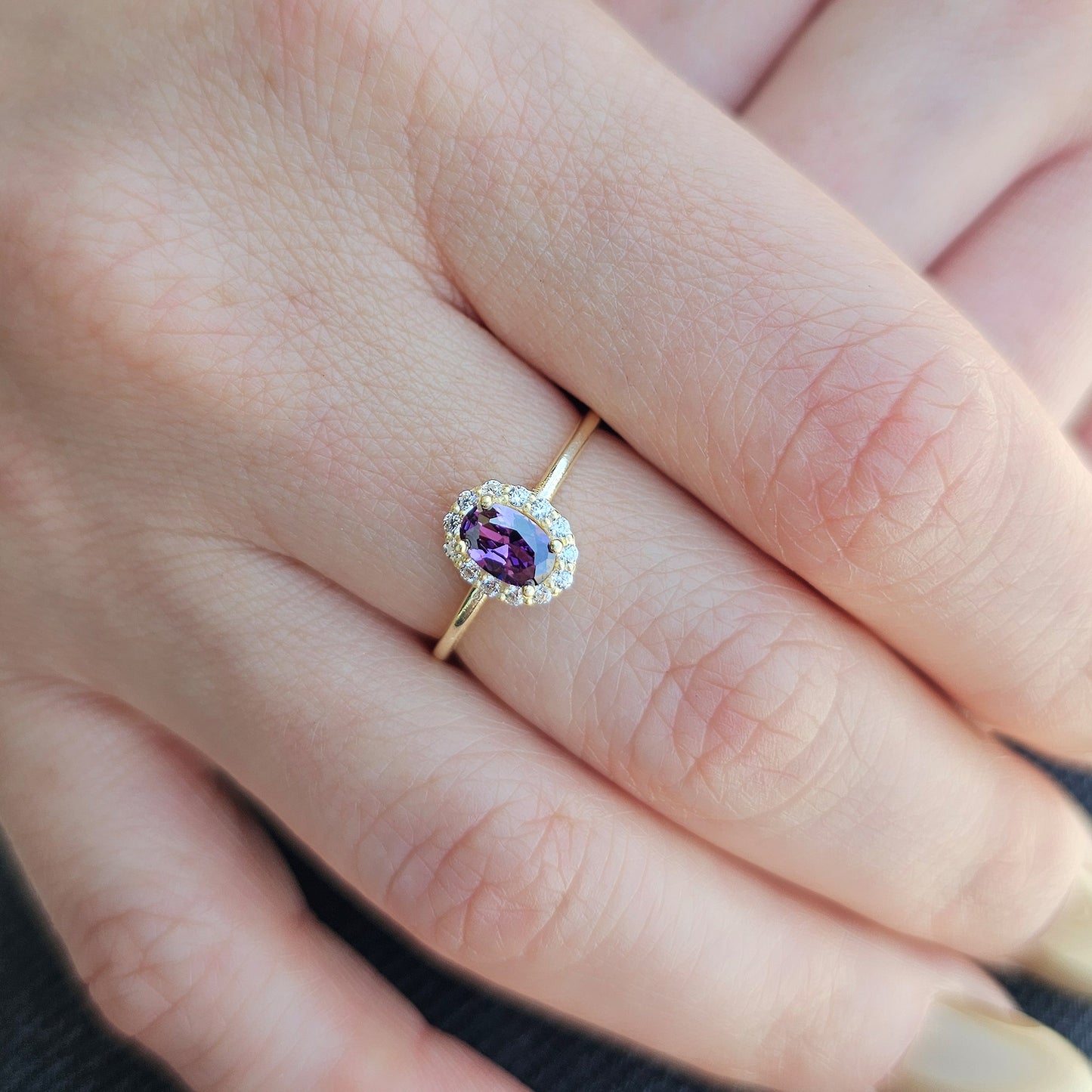 18K Gold Oval and Cz Ring - 8S26AME