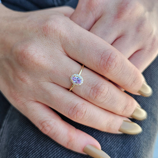 18K Gold Oval Solitaire Lavender Cz Ring - 8S26LAV