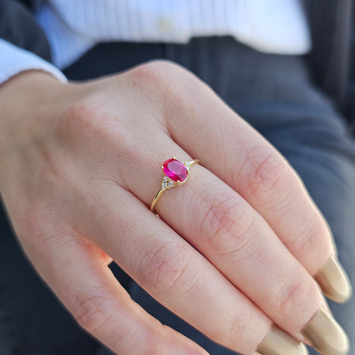 Anillo ovalado y circonita cúbica de oro de 10 quilates - 8S268PNK