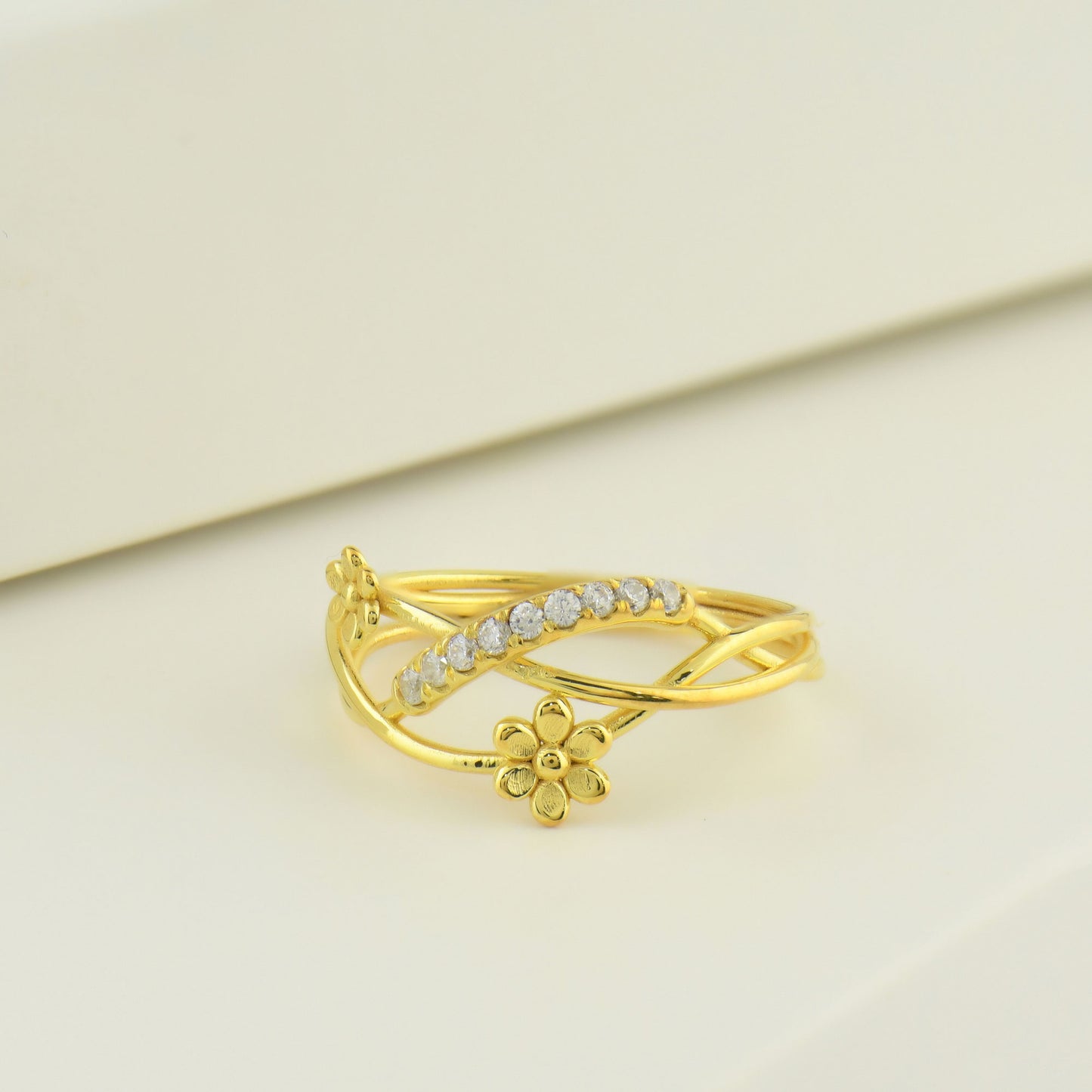 18K Gold Flower Wedding Diamond Ring - LR99
