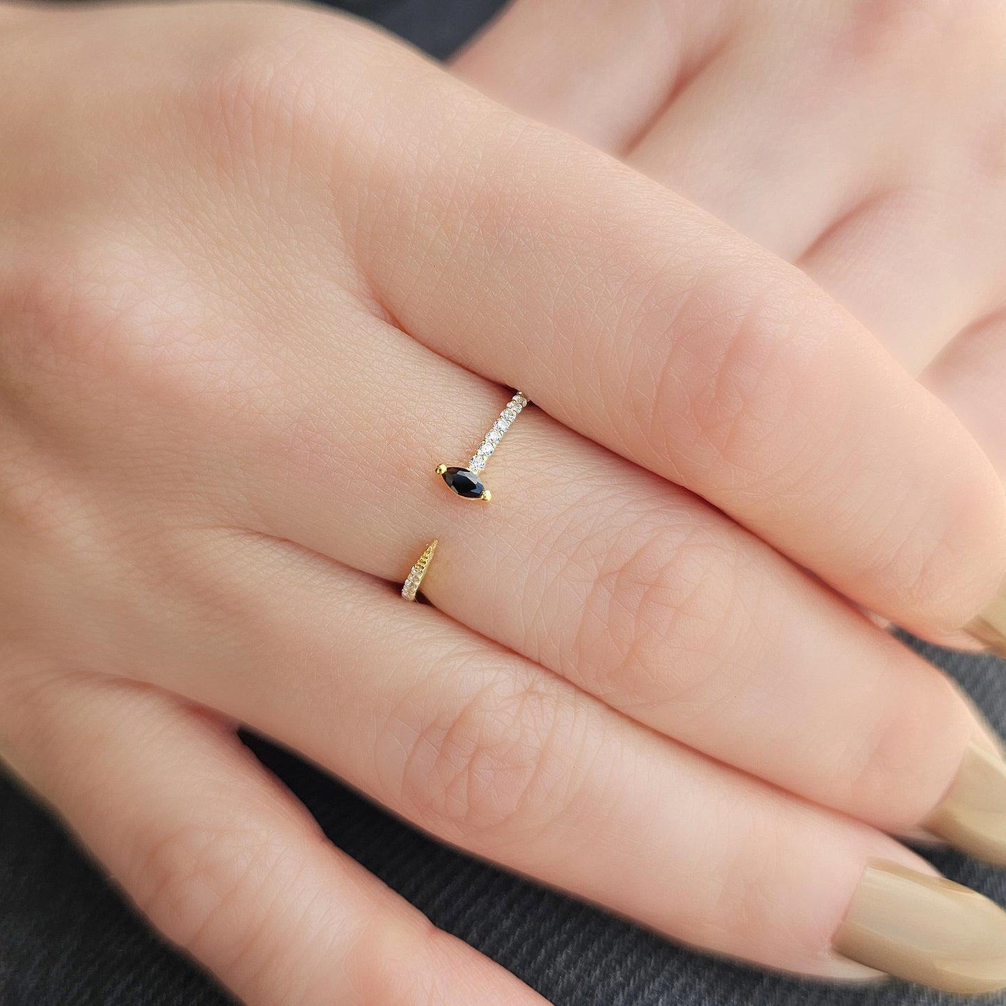 18 Karat Goldring mit schwarzem Onyx und Zirkonia im Marquise-Schliff – 2S232BLK