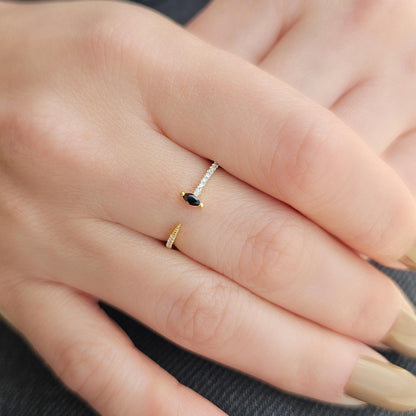 18 Karat Goldring mit schwarzem Onyx und Zirkonia im Marquise-Schliff – 2S232BLK