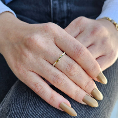 18 Karat Goldring mit Peridot und Zirkonia im Baguetteschliff – 2S245PER