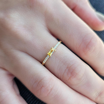 18 Karat Goldring mit Citrin und Zirkonia im Baguetteschliff – 2S2CIT