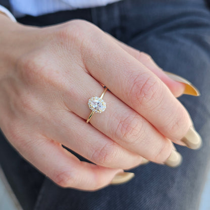 10K Gold Oval Cut Halo Engagement Ring - 8S26DIA