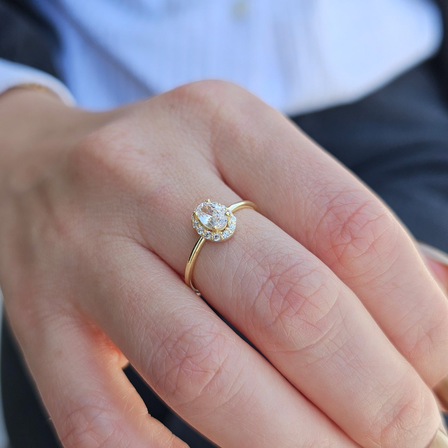 10K Gold Oval Cut Halo Engagement Ring - 8S26DIA