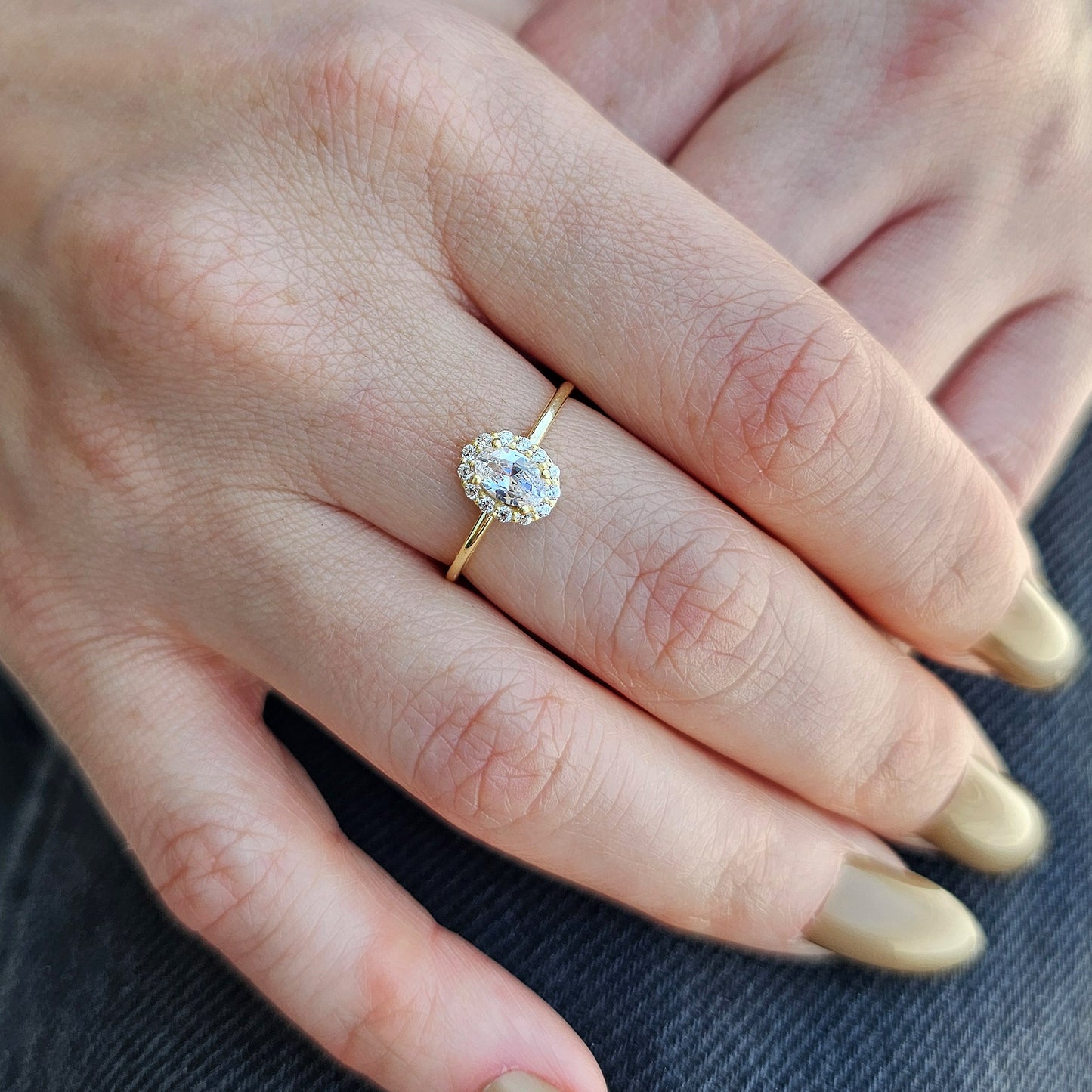 10K Gold Oval Cut Halo Engagement Ring - 8S26DIA