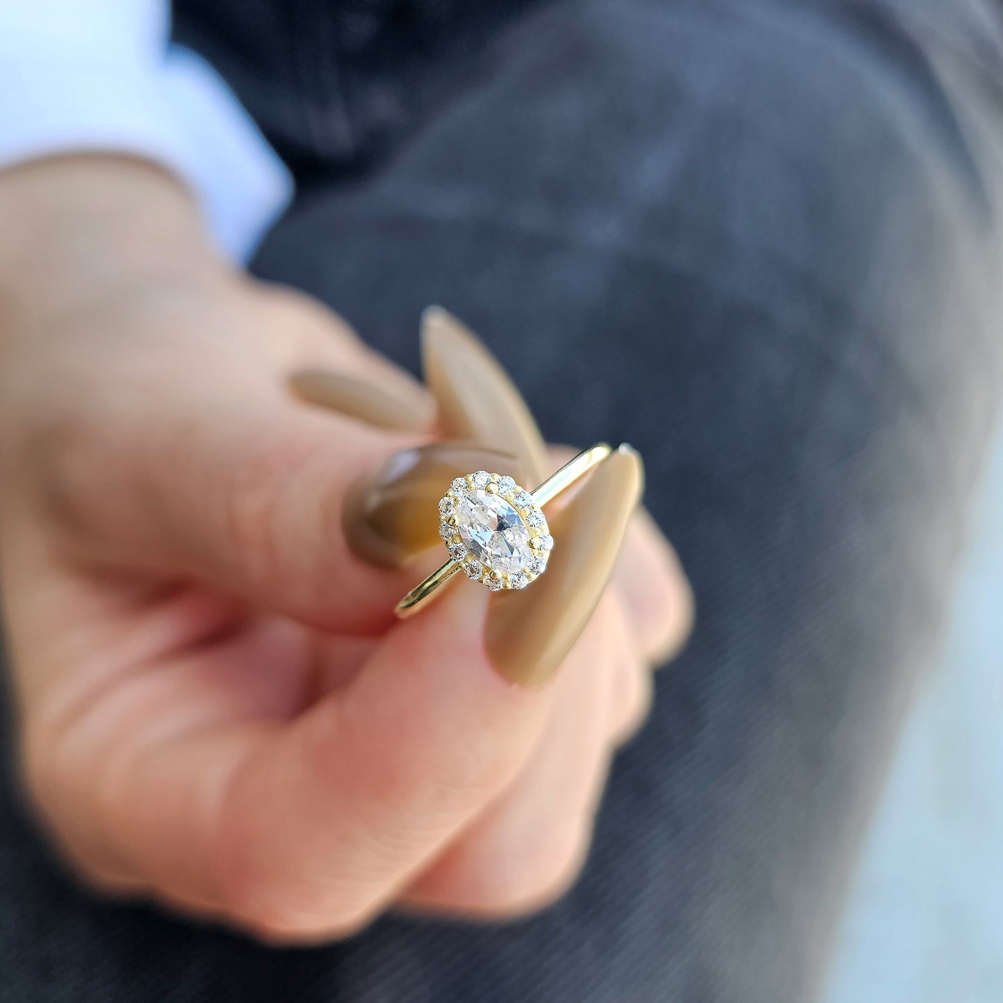 10K Gold Oval Cut Halo Engagement Ring - 8S26DIA