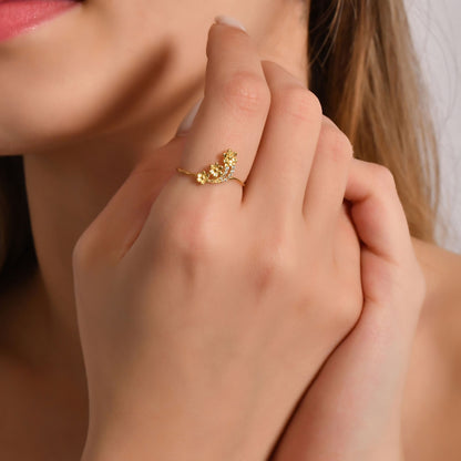 10K Gold Minimalist Flower Diamond Ring - LR02